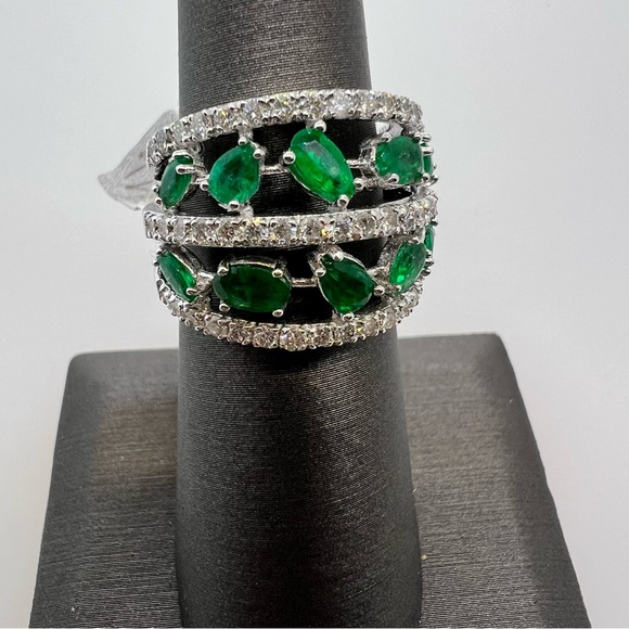 14k White Gold Diamond & Emerald Ring - Picture 4 of 8